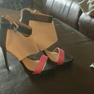 Juicy Couture size 10 medium women's shoes